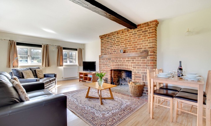 Selsted Casa | Walnut Cottage - Dos Habitaciones Casa, Capacidad 4