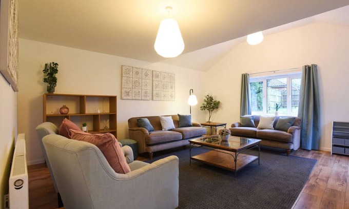 Shirrell Heath Casa | Waltham`s Bungalow | Spacious 3 Bedroom