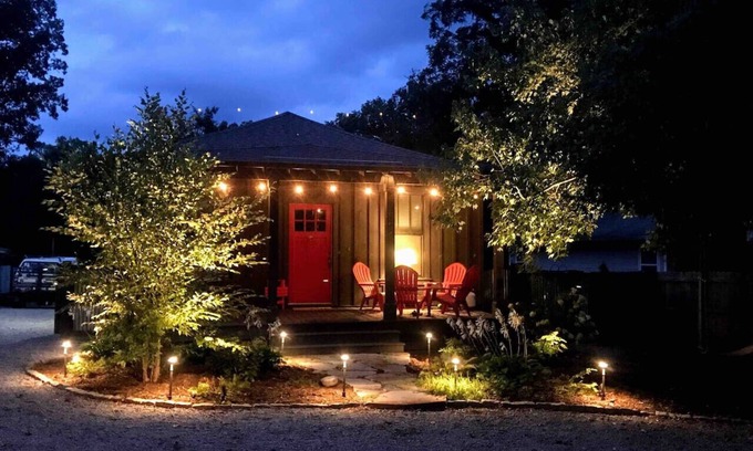 Brevard Cabaña | Wanderlust - completely renovated downtown cottage