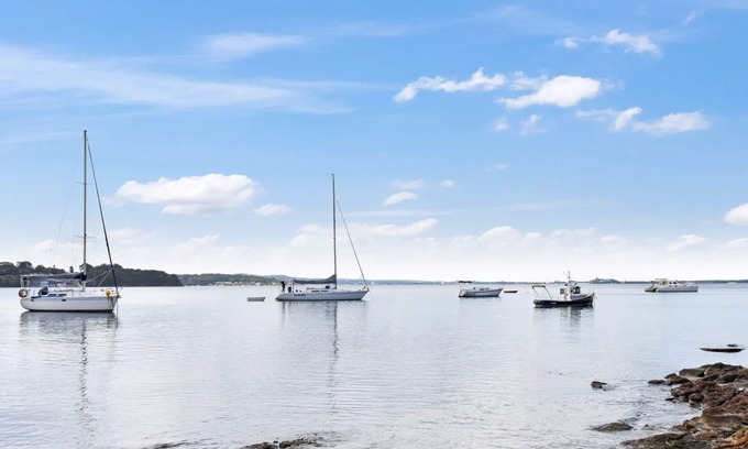 Wangi Wangi Casa | Wangi Dreaming waterfront holiday home - walk to village