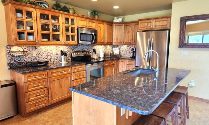 Wapato Point Condominio | Wapato Point Halmalka Condo 502-B 2 Bed 2 Bath Sleeps 5-6, Close to Outdoor Pool