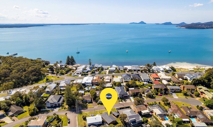 Salamander Bay Casa | Warada, 30 Waratah Avenue - air con , boat parking & pet friendly