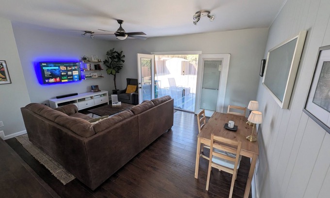 North Austin Civic Association Casa | Warm and Welcoming 3 Bed House in North Central Austin