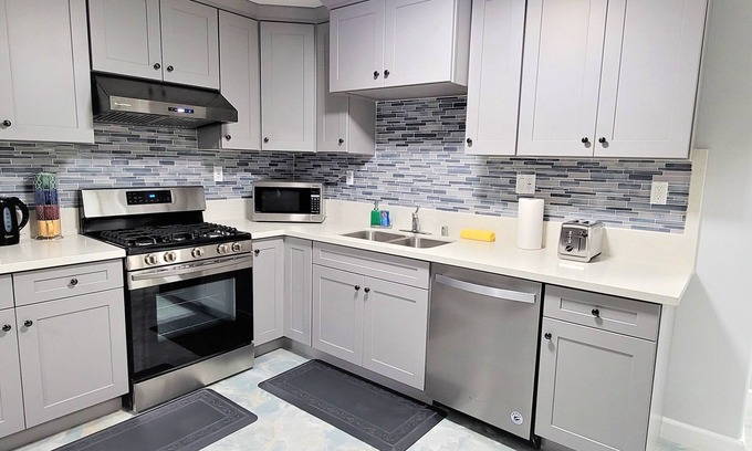 Midway City Casa | Warm & Comfy home near beach and Disney