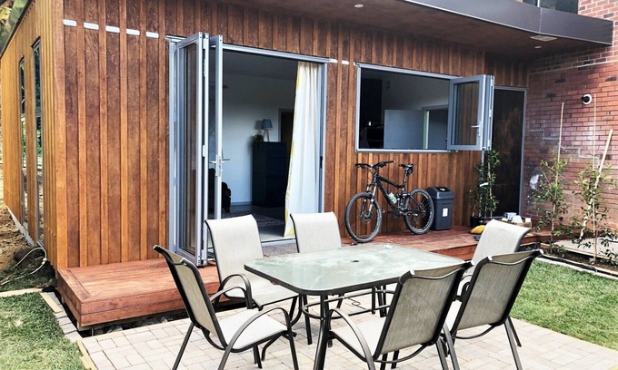 Lynmore Apartamento | Apartamento moderno y elegante: senderos para caminar y andar en bicicleta, a pocos metros de las secoyas.
