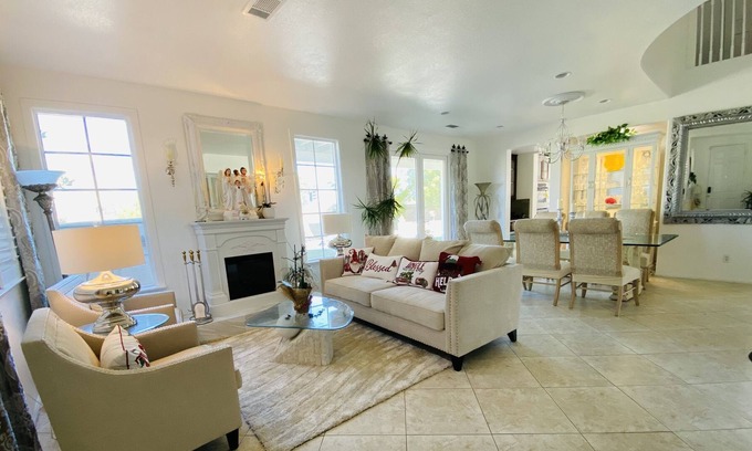 Murrieta Casa | Warm private bedroom & bathroom in luxurious home