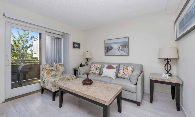 Napeague Apartamento | Warmth 1BR Beachside Home |Beach+Pool Access w/PKG