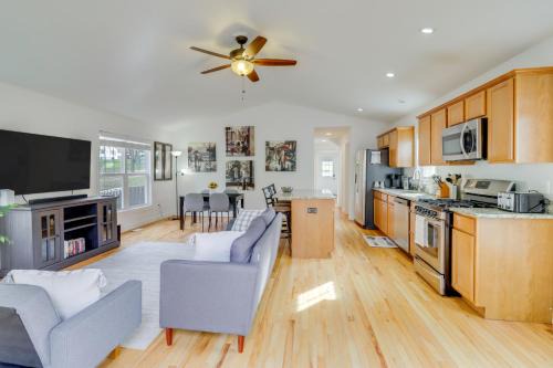 Warrenton Casa | Warrenton Gem Walk to Downtown!