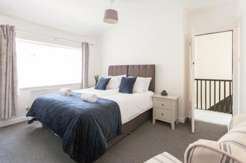Warrington Casa | Warrington House, driveway parking & WiFi!