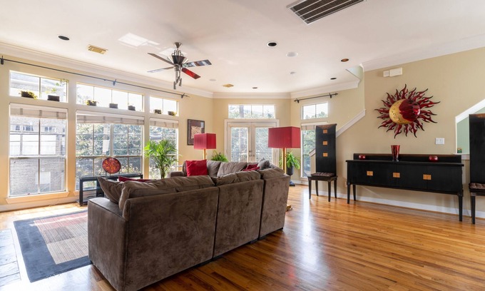 Montrose Casa | Washington Corridor & Park Living 2 Bedroom Home by RedAwning