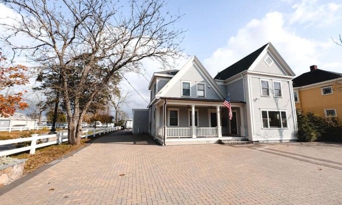 Hyannis Casa | Water Access 5-Bed 2-Bath Retreat
