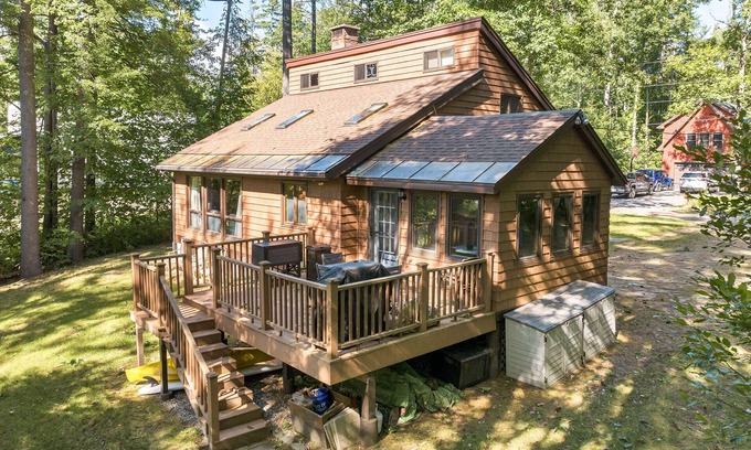 Moultonborough Casa | Water Access Home Sleeps 8 and Short Walk to Far Echo Harbor Beach