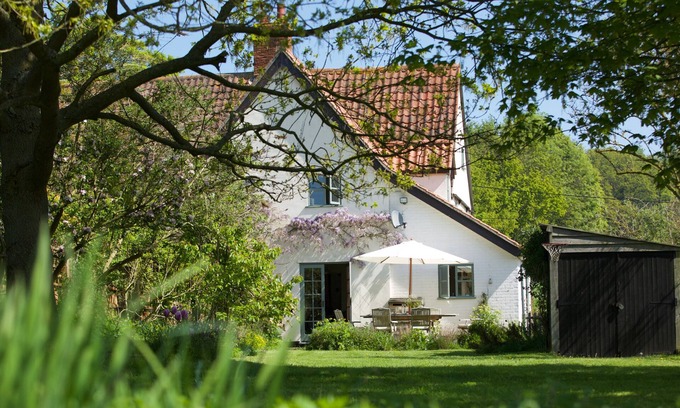 Saxmundham Cabaña | WATER MEADOW COTTAGE, pet friendly, with a garden in Saxmundham
