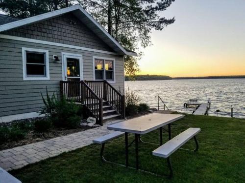 Arbor Vitae Casa | Water's Edge - Big Arbor Vitae Lake