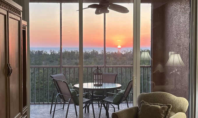 Burnt Store Condominio | WATER & SUNSET VIEWS WITH POOL!!
