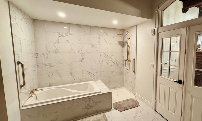 Sunshine Apartamento | Water Tower at the Kinberger~Elegant studio in Downtown District of Plaquemine