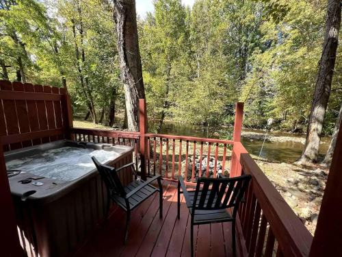 Cosby Casa | Waterfall Cottage