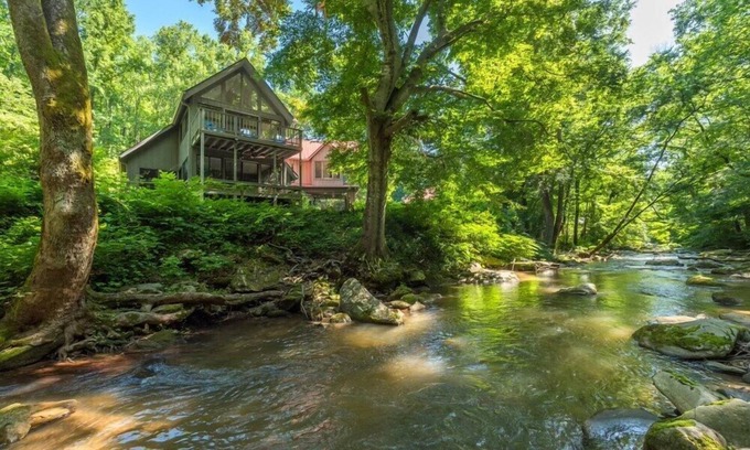 Lynn Casa | Waterfall Escape Fire Pit Riverfront Peaceful