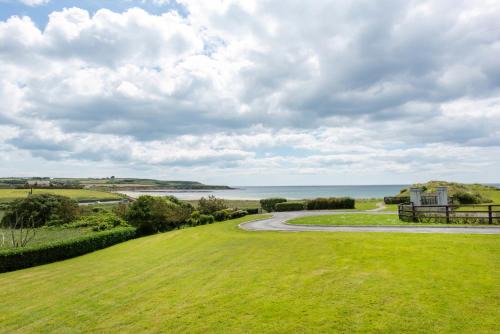 Ardmore Villa | Waterford Villa - 5 Bed - Sleeps 10 - Parking