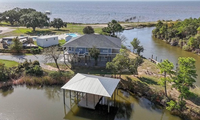 Ocean Springs Cabaña | Waterfront, 2 Docks, 3 Bed, 4 Bath, Amazing Gulf View. An incredible experience!