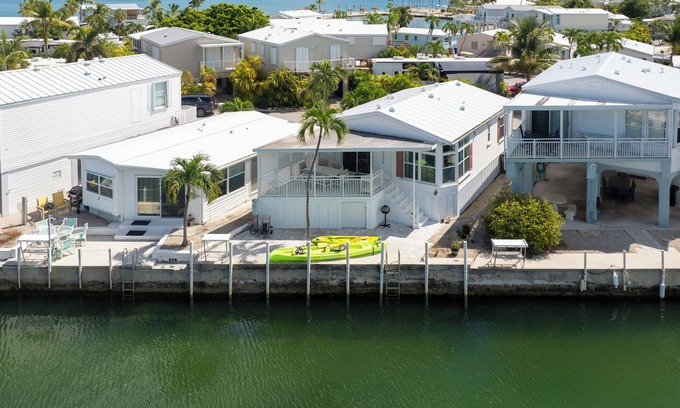 Cudjoe Key Casa | Waterfront 2BR/2BA with 35' Dock, Bikes & Kayaks – Island Breeze Keys Escape