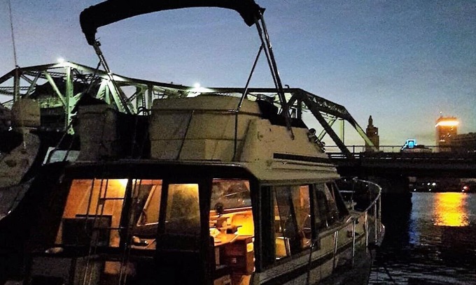 Fox Point Alquiler De Eote | Waterfront 32 'Bayliner / Yacht Rental Providence RI