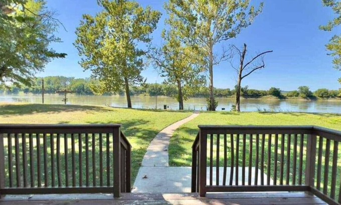 Bendena Casa | Waterfront 3bd House w/ Sunset View & Fenced Yard