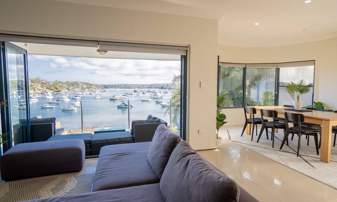 Burraneer Casa | WATERFRONT 7x BEDROOM APARTMENT W/ HOT TUB