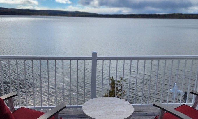 Arcadia Cabaña | Waterfront, AC, Newly Remodeled, Kayaks, 4 SUP, Rowboats