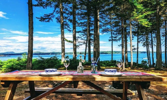 Hancock Point Casa | Waterfront, cabin, fire pit, romantic, hiking, heat/AC, Couples Cove Cottage