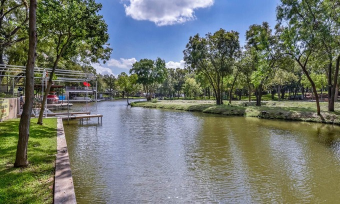 Marble Falls Casa | Sin despertador LÍNEA DE ENSENADA Inicio, Patio cercado, Se aceptan mascotas, lago LBJ! Pescados y nade!