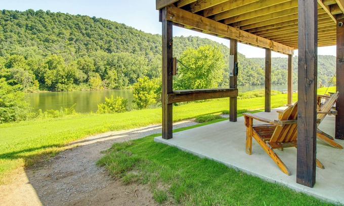 Mountain Home Cabina | Waterfront Cabin on White River: Great for Anglers