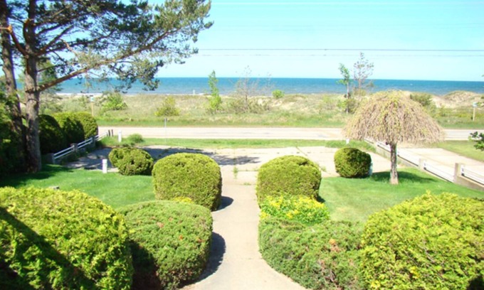 Sauble Beach Cabaña | WATERFRONT! Charming Beach Front Cottage