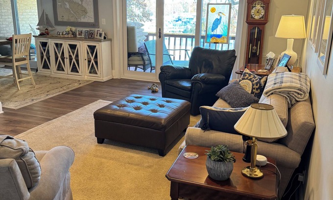 Eastport Condominio | Waterfront condo in Eastport, ONLY available for the Legislative session