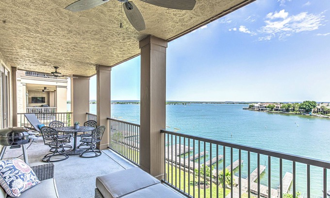 Horseshoe Bay Condominio | Waterfront Condo on Lake LBJ with Pool & Views!