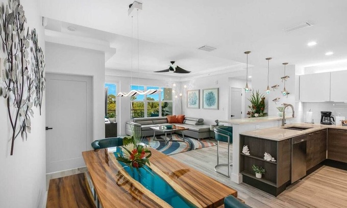 Merritt Island Condominio | Waterfront Condo: Pool, Hot Tub & Water Views!