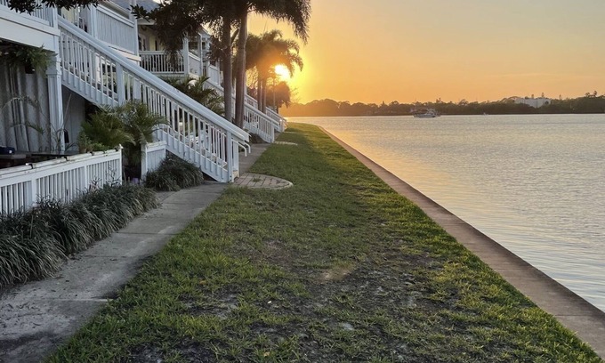 Coquina Key Condominio | Waterfront condo with incredible views! Pet friendly.