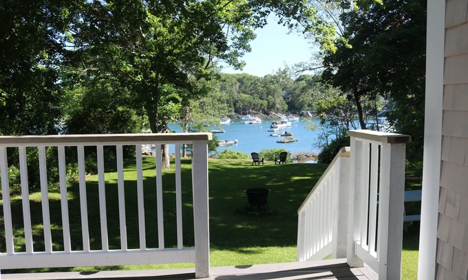 South Bristol Cabaña | Waterfront Cottage w / Dock en el puerto de South Bristol