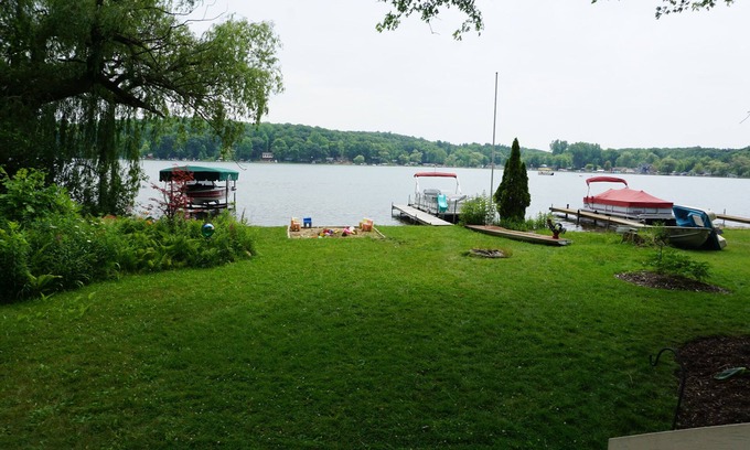 Brooklyn Cabaña | WATERFRONT COTTAGE IN IRISH HILLS