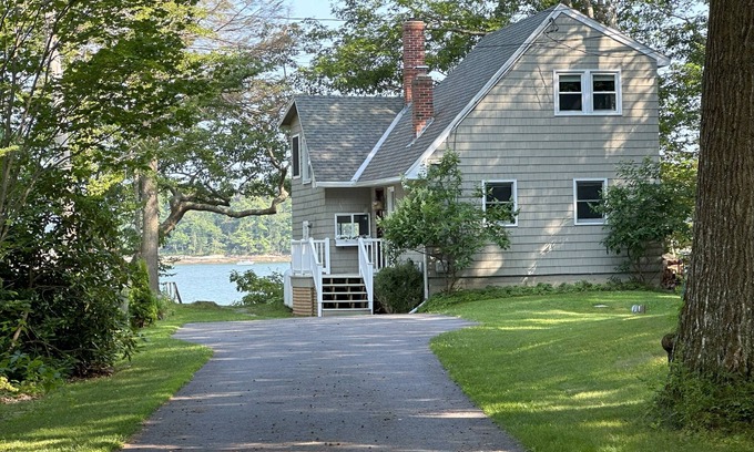 Mid-Coast and Islands Casa | Waterfront Cottage in Freeport
