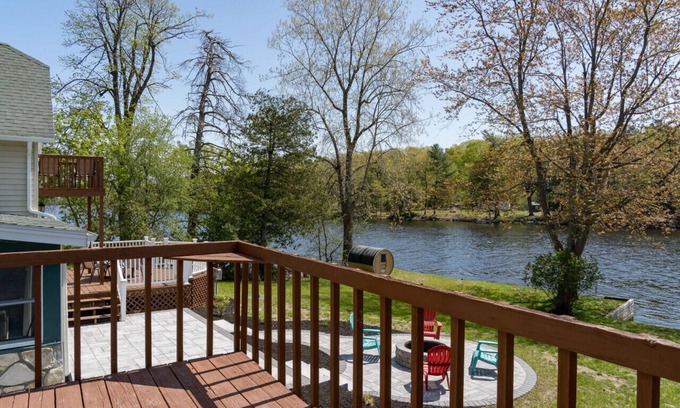 Dexter Casa | Waterfront Cottage w/ Barrel sauna & Fishing Pier