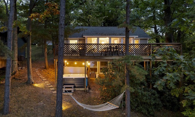 Burdett Casa | Waterfront Cottage with Hot Tub on Seneca Lake FLX Wine Trail