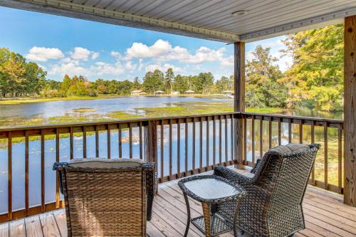 Andalusia Casa | Waterfront Deck! Couples Retreat on Point A Lake