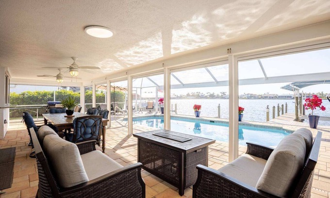 Eight Lakes Casa | Waterfront Escape Luxurious Stay