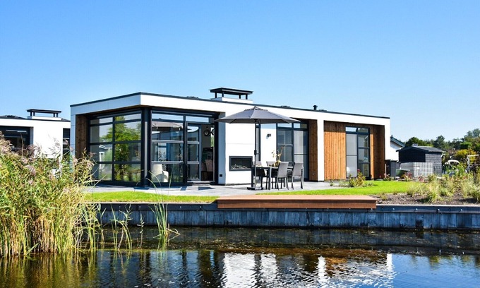 Loosdrecht Casa | Waterfront Family Retreat