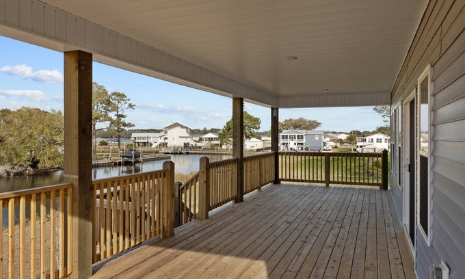 Cedar Point Casa | WATERFRONT: Fins to the Right! 4BR/2BA, private boat lift, pet friendly