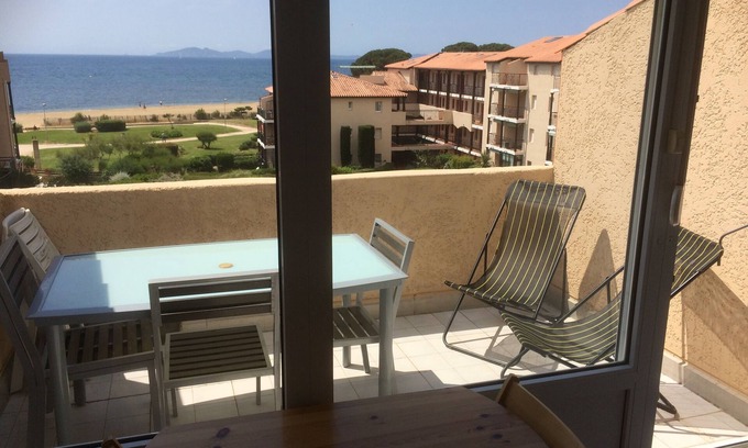 Miramar Apartamento | HERMOSA T2 Cabina VISTA AL MAR- PLAYA DIRECTA- CALMA- TIENDAS-Shuttles para Golden Islands.