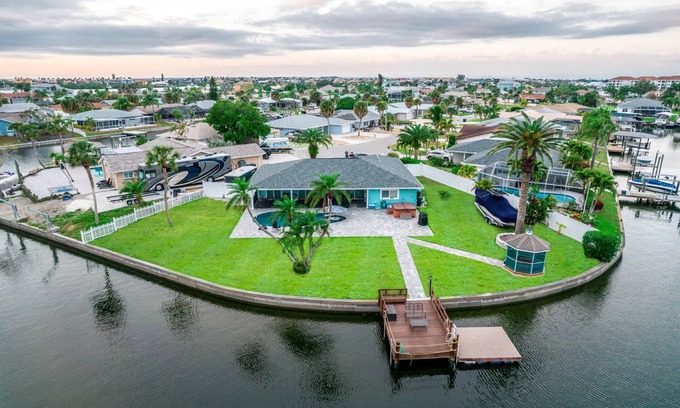 Apollo Beach Casa | Waterfront fully renovated Vacation Home