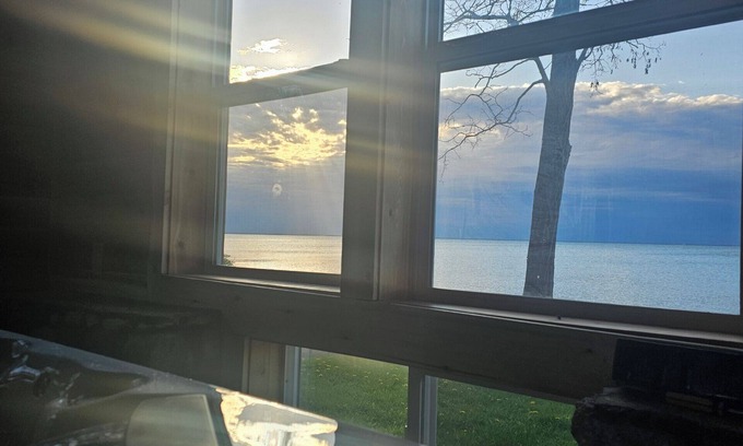 Abrams Casa | Waterfront Green Bay/Door County 3BR