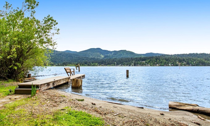 Bellingham Casa | Waterfront home on Lake Whatcom with private dock, beach, firepit & woodstove